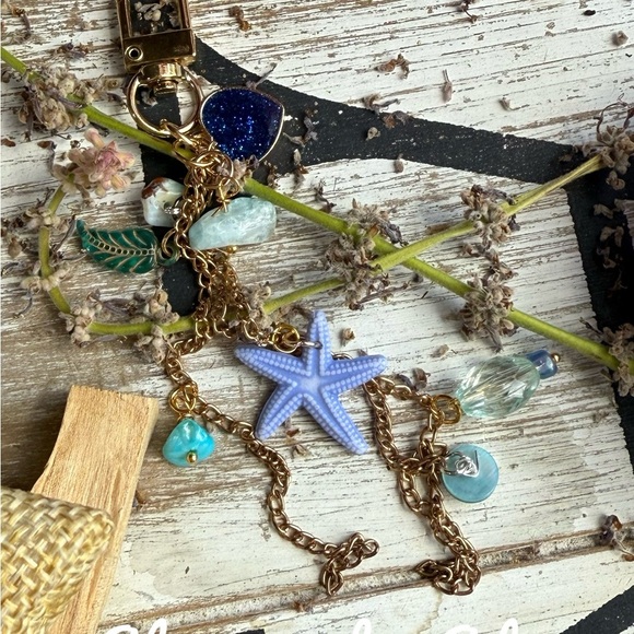Starfish Charm Keychain with Gold Accents larimar blue quartz - Picture 1 of 3